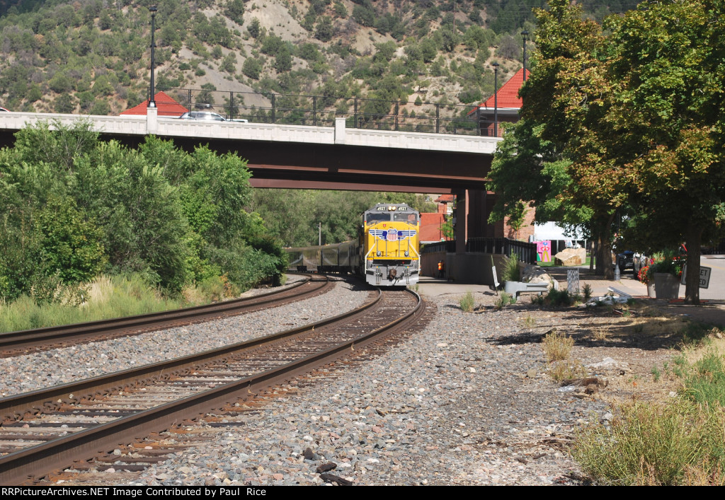 UP 4927 Point On Rocky Mountaineer